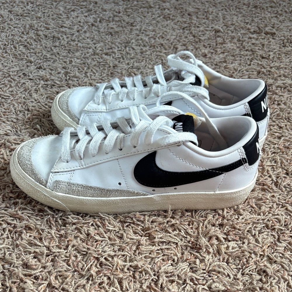 Nike White Black Low-Top Sneakers